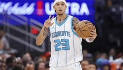 开云中国-梦想成真！场均仅8+2+2的他，却收获球鞋合同，成功比肩艾弗森！