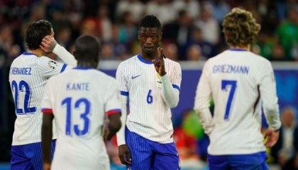 开云中国-【揭秘】老兵小将都挨训 法国队更衣室还好吗？