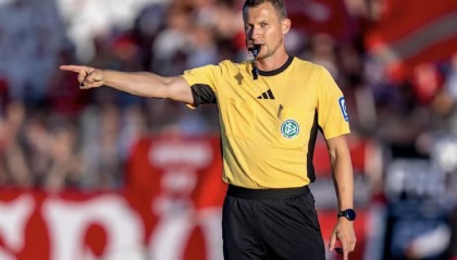 开云移动端-图片报：德国职业裁判莱希纳当选为德国珀尔岛的新任市长