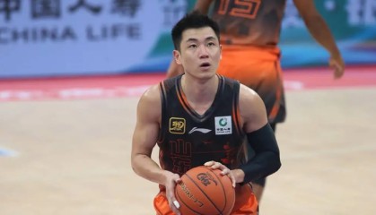 kaiyun-还管他叫高铁？93秒怒砍12分，高诗岩三分4连击引爆现场|三分球|山东队|山东男篮|宁波男篮|德雷克·鲍威尔_新浪体育_新浪新闻