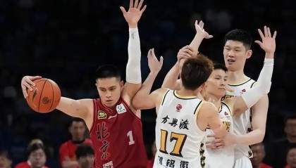 开云移动端-CBA半决赛前瞻，京沪对决来袭，周琦能否率北京突围？