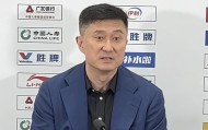 杜锋：本赛季一路磕磕绊绊很不容易，感谢球员们对教练组的支持